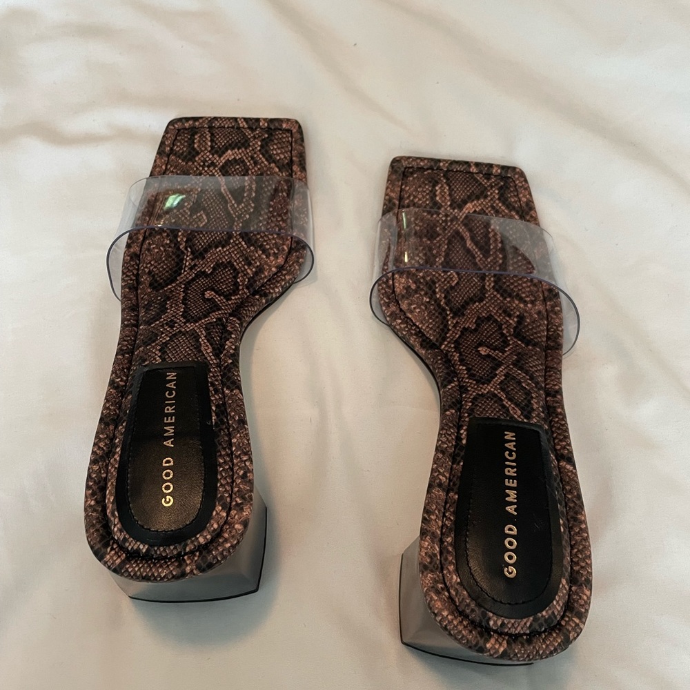 GOOD AMERICAN Block Heel Slide Sandal In Desert Snake